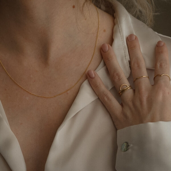 Minimalistische-kettingen-goud