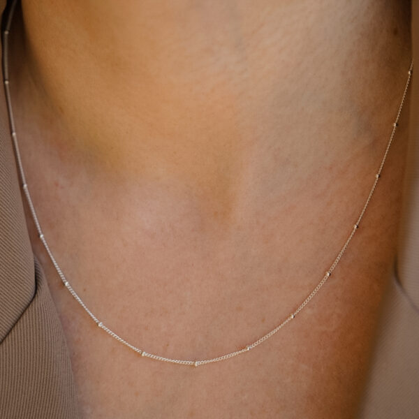 Bolletjes-ketting-zilver