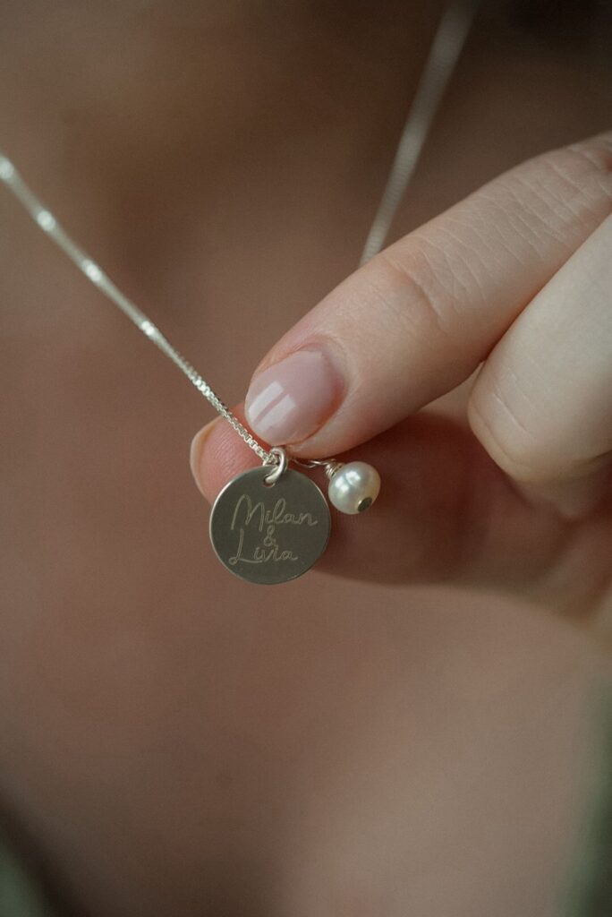 zilver namen ketting parel