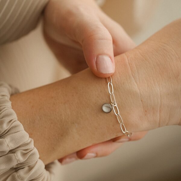 Zilveren moedermelk armband met haarlok